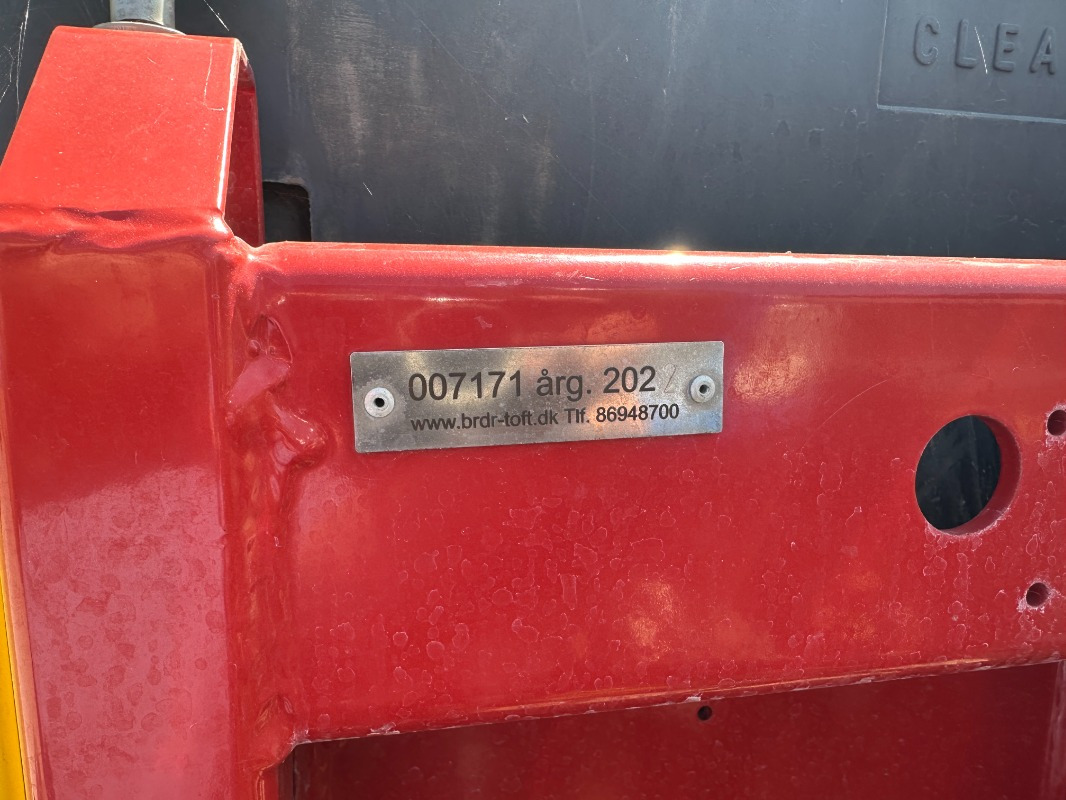 Tecnocar Tecnospra 1500 Fronttank - Kombajn: obrázok 2 Tecnocar Tecnospra 1500 Fronttank - Kombajn: obrázok 2