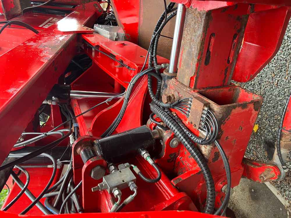 ASA-Lift Red Beet Topper - Kombajn na sběr hroznů: obrázok 3 ASA-Lift Red Beet Topper - Kombajn na sběr hroznů: obrázok 3