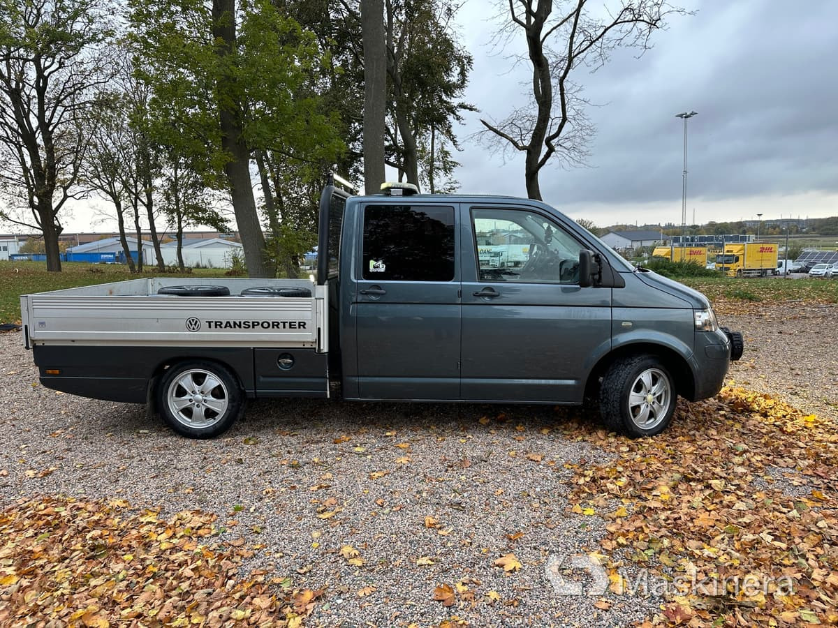 Flakbil Volkswagen Transporter dubbelhytt - Malá dodávka: obrázok 4 Flakbil Volkswagen Transporter dubbelhytt - Malá dodávka: obrázok 4