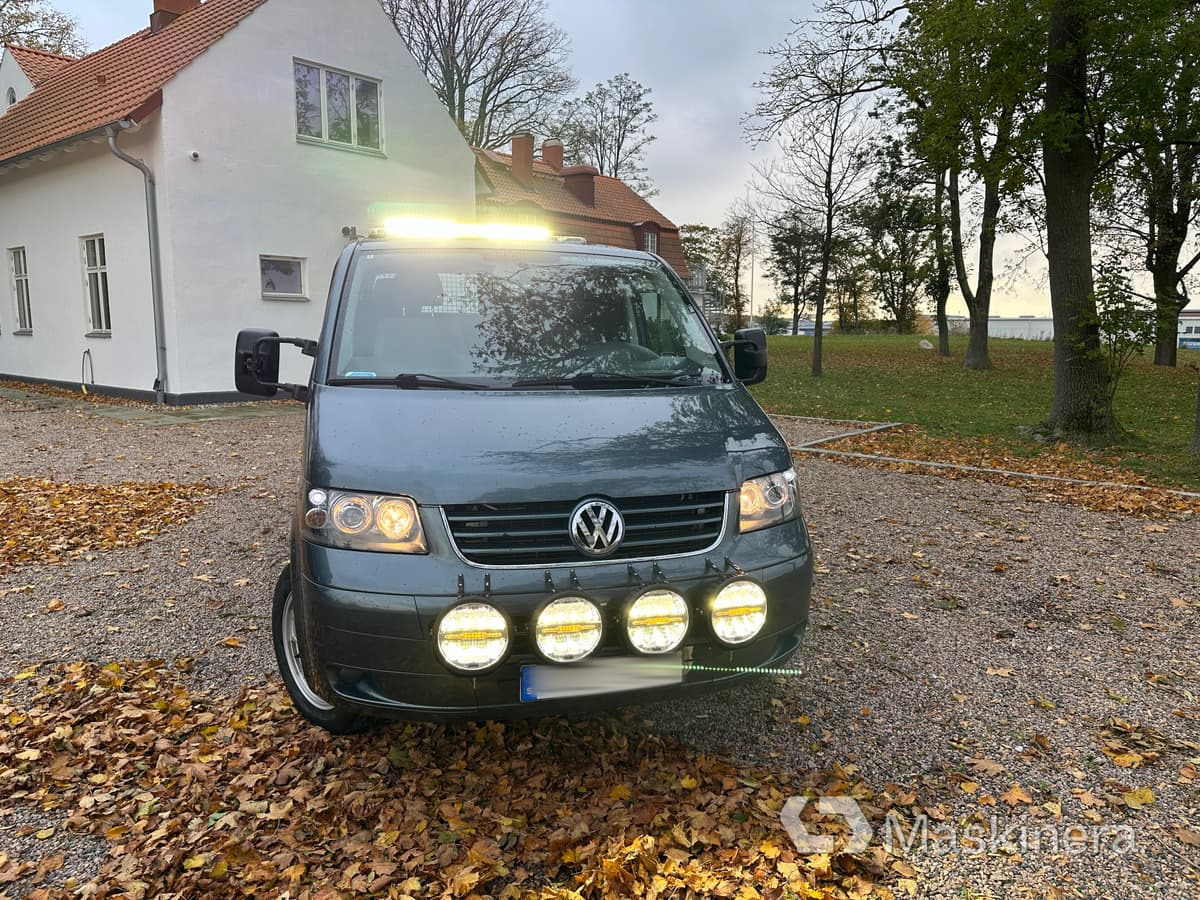 Flakbil Volkswagen Transporter dubbelhytt - Malá dodávka: obrázok 2 Flakbil Volkswagen Transporter dubbelhytt - Malá dodávka: obrázok 2