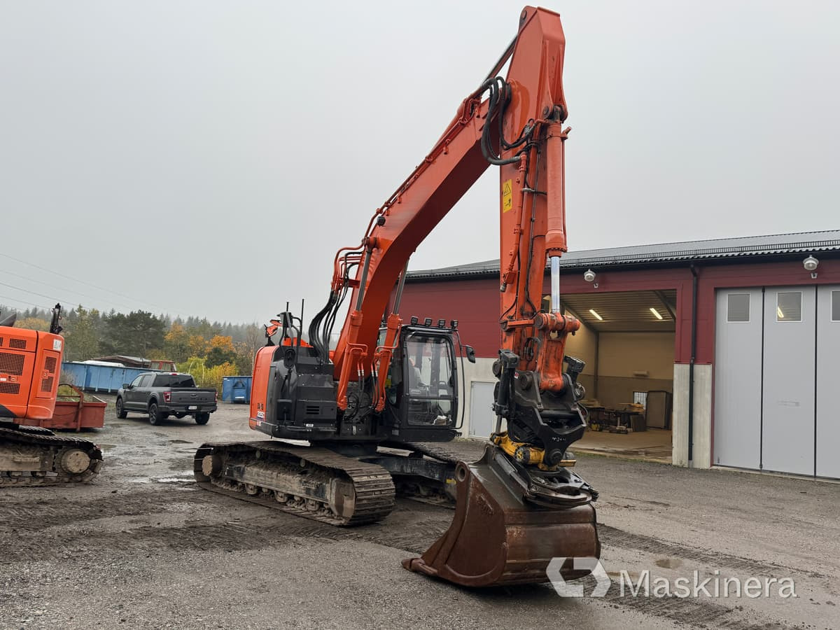 Grävmaskin Hitachi ZX225USLC-6 - Pásové rýpadlo: obrázok 3 Grävmaskin Hitachi ZX225USLC-6 - Pásové rýpadlo: obrázok 3