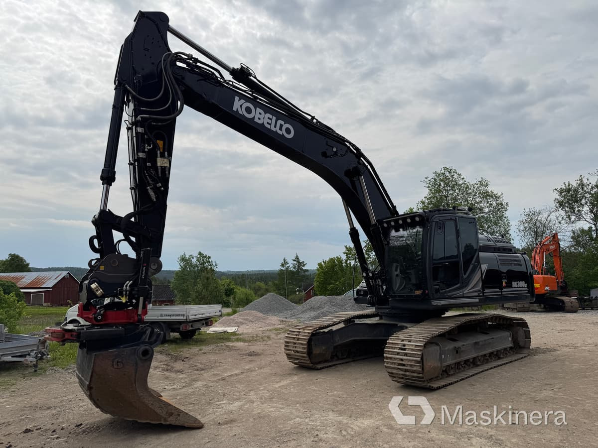 Grävmaskin Kobelco SK300LC med redskap - Pásové rýpadlo: obrázok 1 Grävmaskin Kobelco SK300LC med redskap - Pásové rýpadlo: obrázok 1