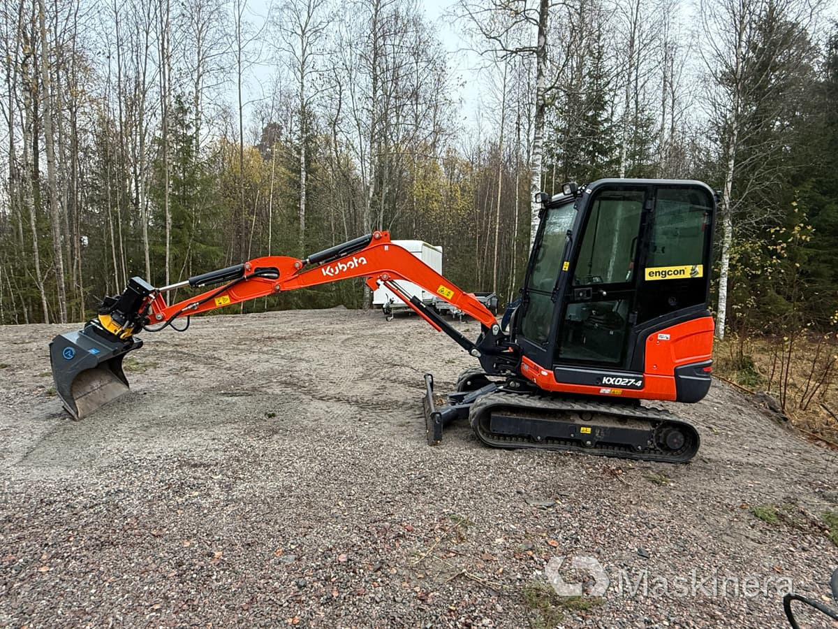 Grävmaskin Kubota KX027-4 med flera redskap - Pásové rýpadlo: obrázok 2 Grävmaskin Kubota KX027-4 med flera redskap - Pásové rýpadlo: obrázok 2
