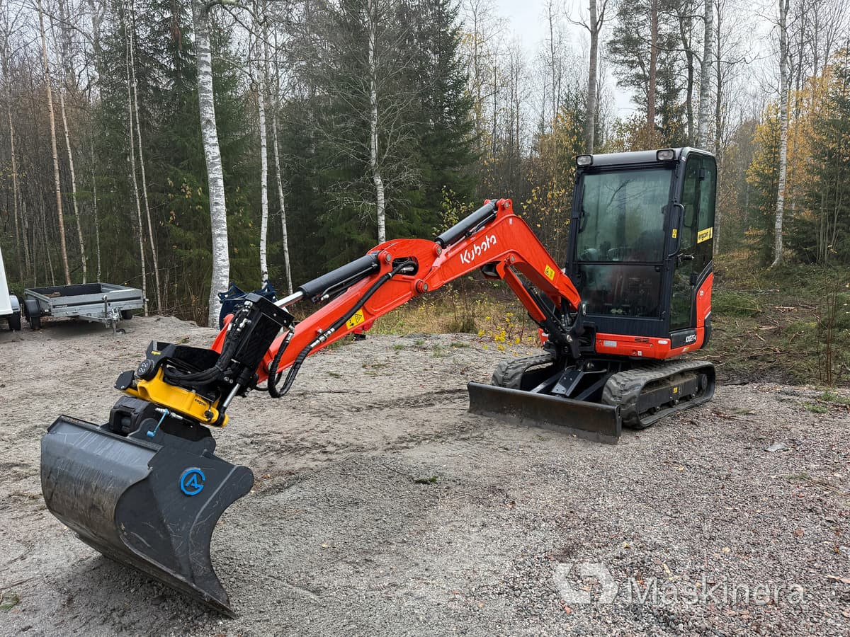 Grävmaskin Kubota KX027-4 med flera redskap - Pásové rýpadlo: obrázok 1 Grävmaskin Kubota KX027-4 med flera redskap - Pásové rýpadlo: obrázok 1