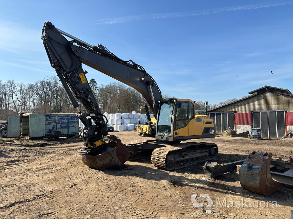 Grävmaskin Volvo EC220DL - Pásové rýpadlo: obrázok 1 Grävmaskin Volvo EC220DL - Pásové rýpadlo: obrázok 1
