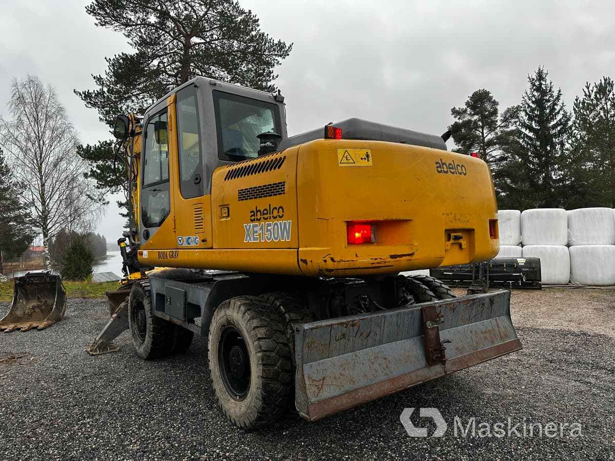 Hjulgrävare XCMG XE150W med flertal redskap - Pásové rýpadlo: obrázok 3 Hjulgrävare XCMG XE150W med flertal redskap - Pásové rýpadlo: obrázok 3