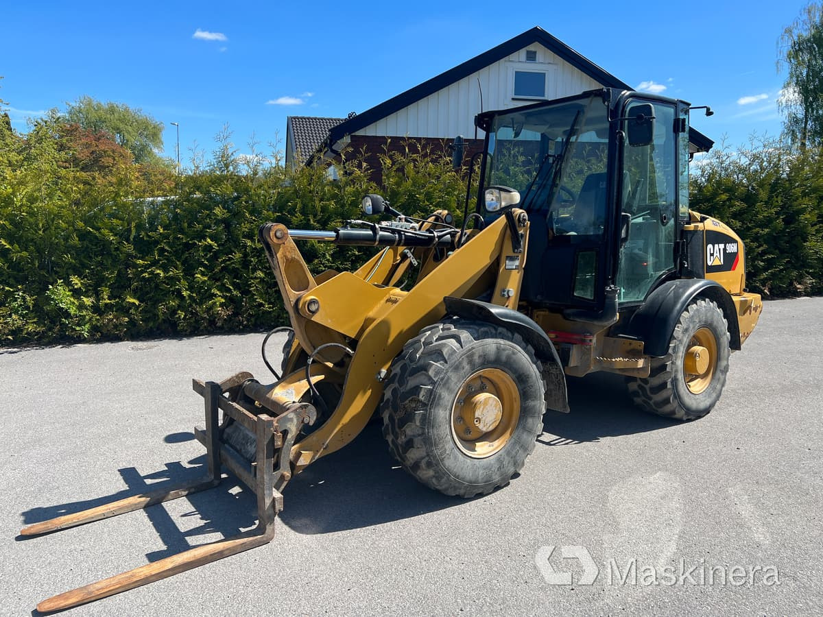 Hjullastare CAT 906M med redskap - Kolesový nakladač: obrázok 1 Hjullastare CAT 906M med redskap - Kolesový nakladač: obrázok 1