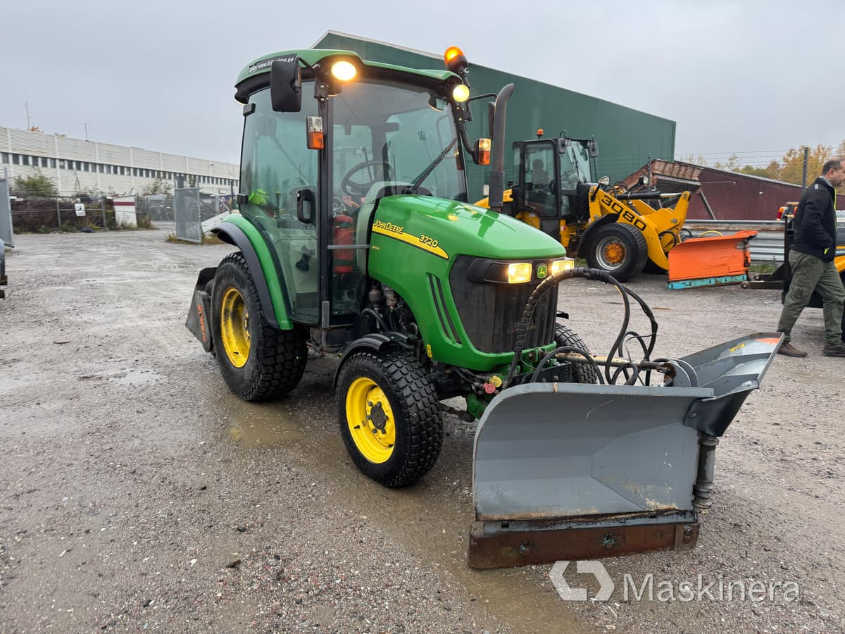 Kompakttraktor John Deere 3720 - Kompaktný traktor: obrázok 3 Kompakttraktor John Deere 3720 - Kompaktný traktor: obrázok 3