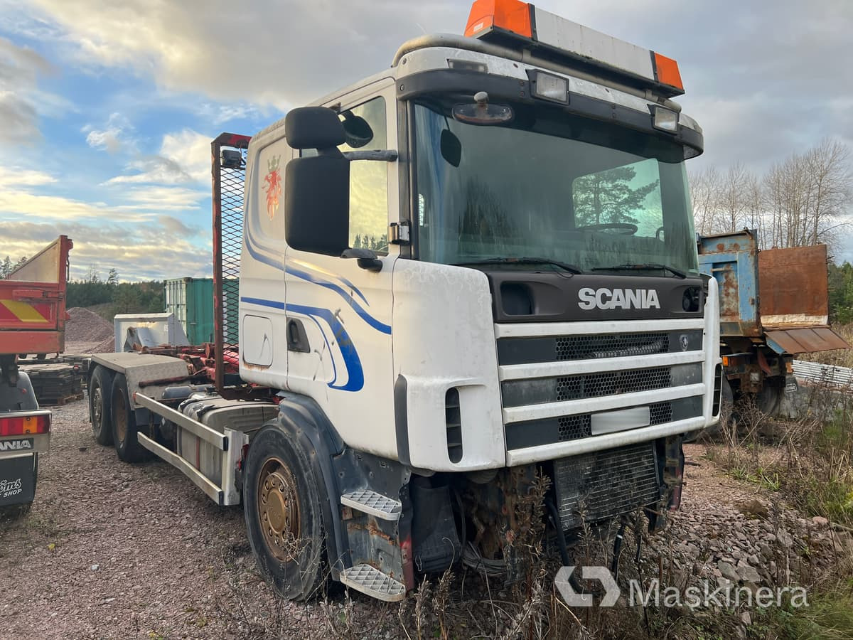 Lastväxlare Scania R124 GB 6X2 (Rep objekt) - Hákový nosič kontajnerov: obrázok 1 Lastväxlare Scania R124 GB 6X2 (Rep objekt) - Hákový nosič kontajnerov: obrázok 1