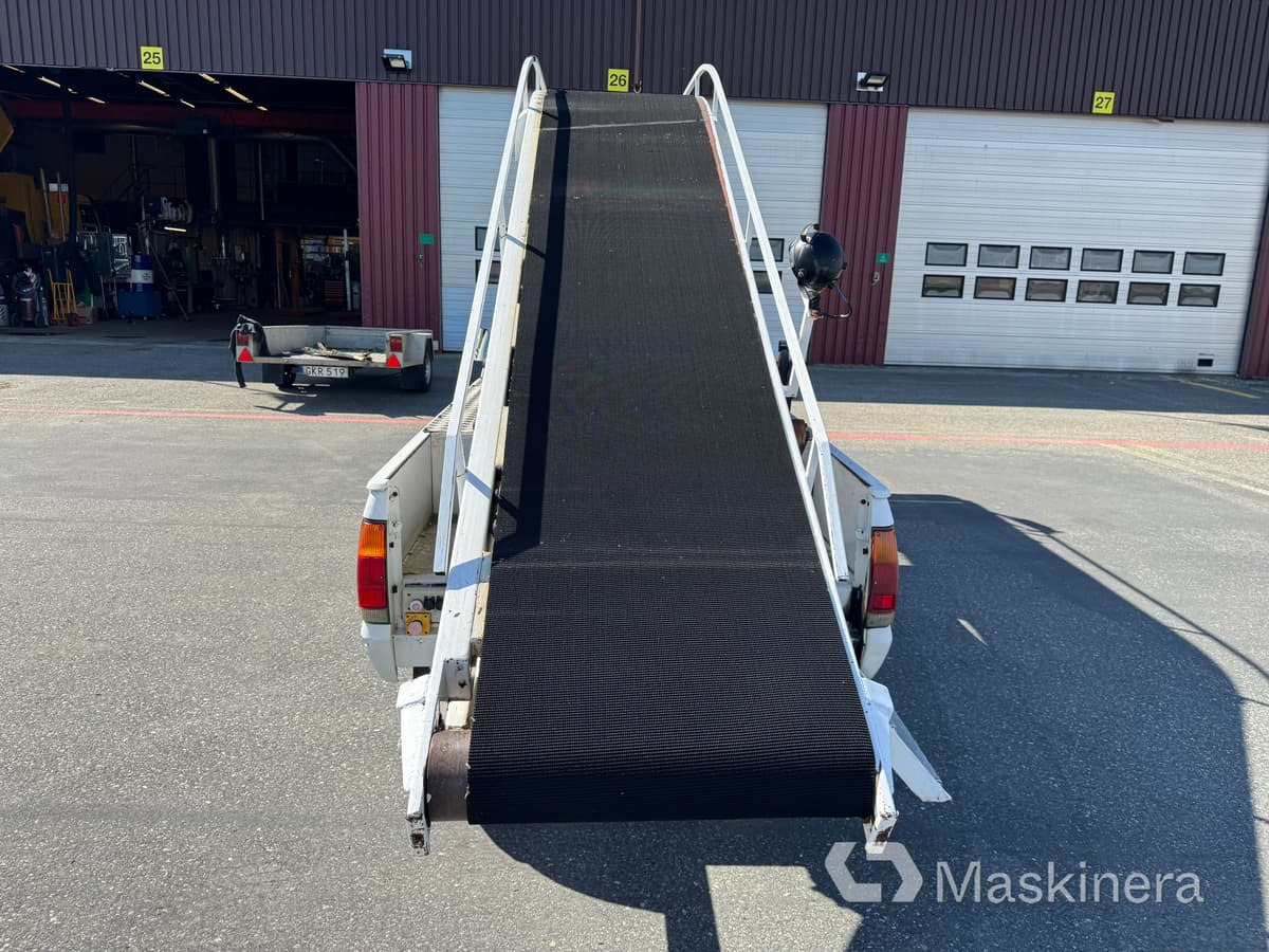 Pickup Isuzu KB DLX med bagageband, mobil bandlastare - Furgon: obrázok 4 Pickup Isuzu KB DLX med bagageband, mobil bandlastare - Furgon: obrázok 4