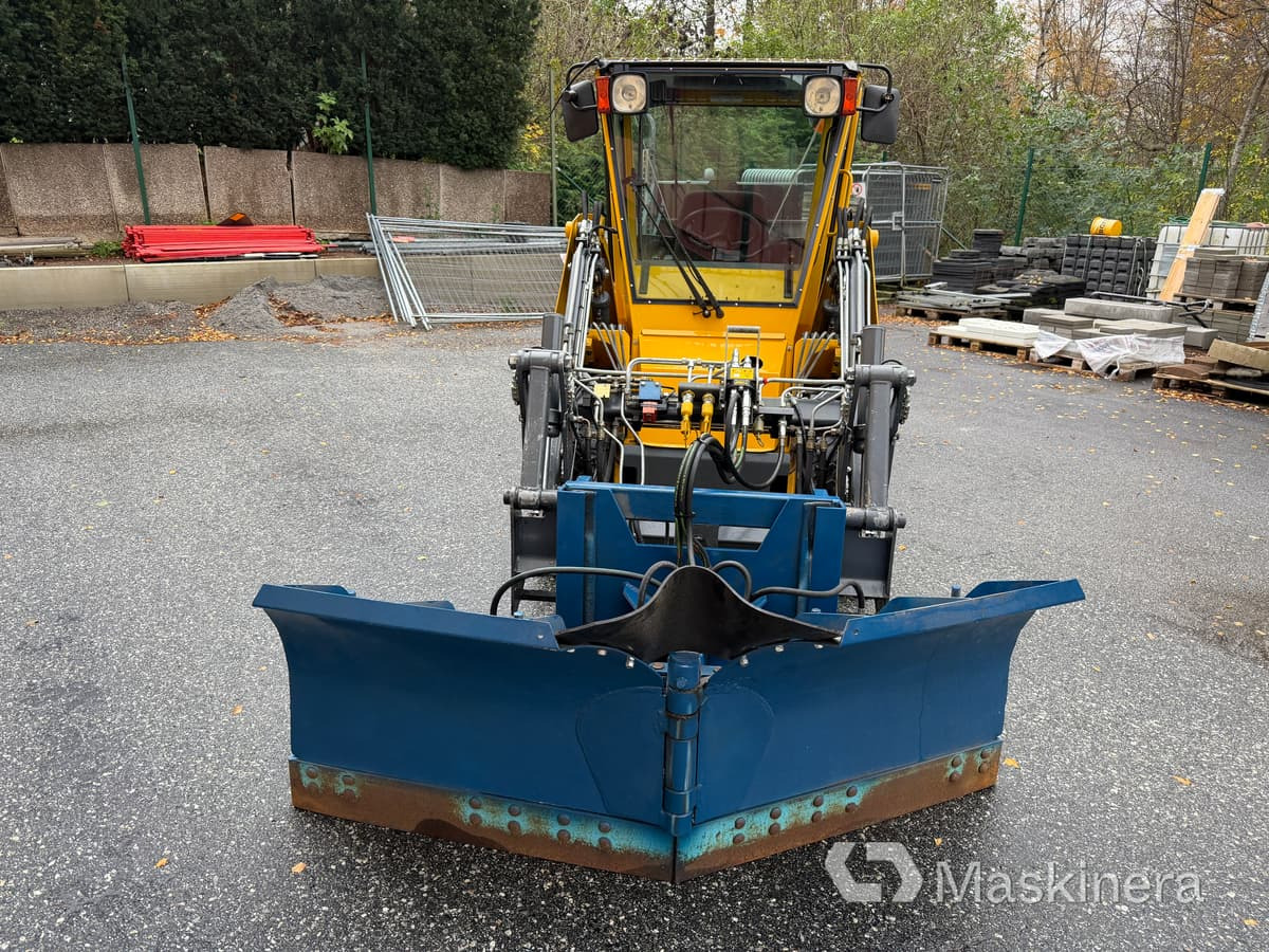 Redskapsbärare Wille 345 med snöutrustning - Vozidlo na odpratávanie snehu: obrázok 2 Redskapsbärare Wille 345 med snöutrustning - Vozidlo na odpratávanie snehu: obrázok 2