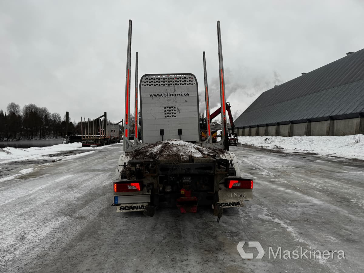 Scania R650B6X4NB Timmerekipage Scania R650B med kran och HLM Släp - Nákladné vozidlo na prepravu dreva: obrázok 4 Scania R650B6X4NB Timmerekipage Scania R650B med kran och HLM Släp - Nákladné vozidlo na prepravu dreva: obrázok 4