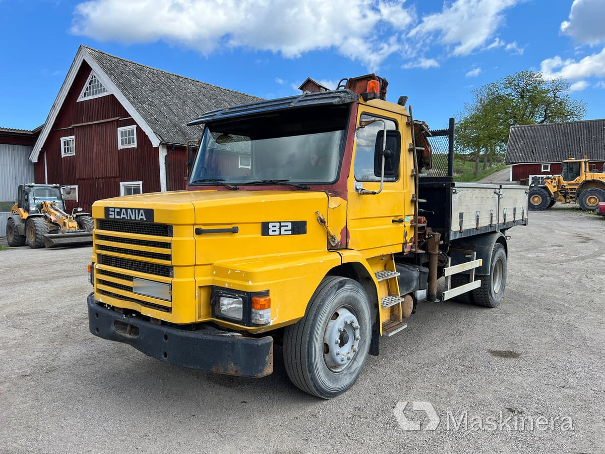 Scania T82HL4X2LS46KK Kran / tippbil Scania 82H - Sklápač, Auto s hydraulickou rukou: obrázok 1 Scania T82HL4X2LS46KK Kran / tippbil Scania 82H - Sklápač, Auto s hydraulickou rukou: obrázok 1