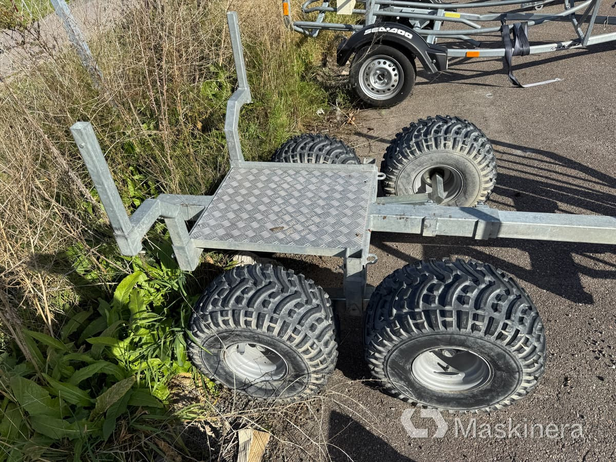 Timmervagn ATV Avestavagnen 1300 kg - Vyvážací príves: obrázok 5 Timmervagn ATV Avestavagnen 1300 kg - Vyvážací príves: obrázok 5