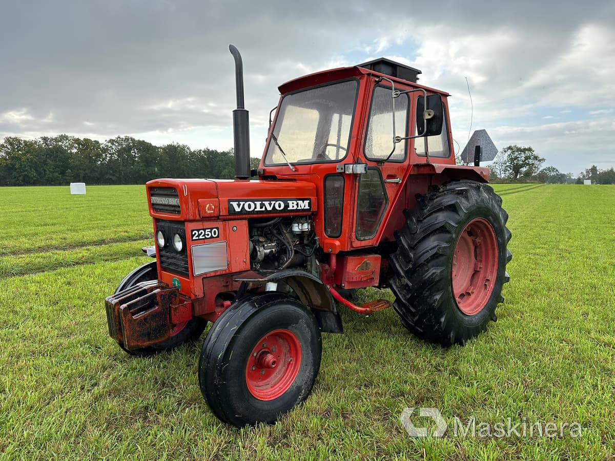 Volvo BM 2250 Traktor Volvo BM 2250 - Traktor: obrázok 1 Volvo BM 2250 Traktor Volvo BM 2250 - Traktor: obrázok 1