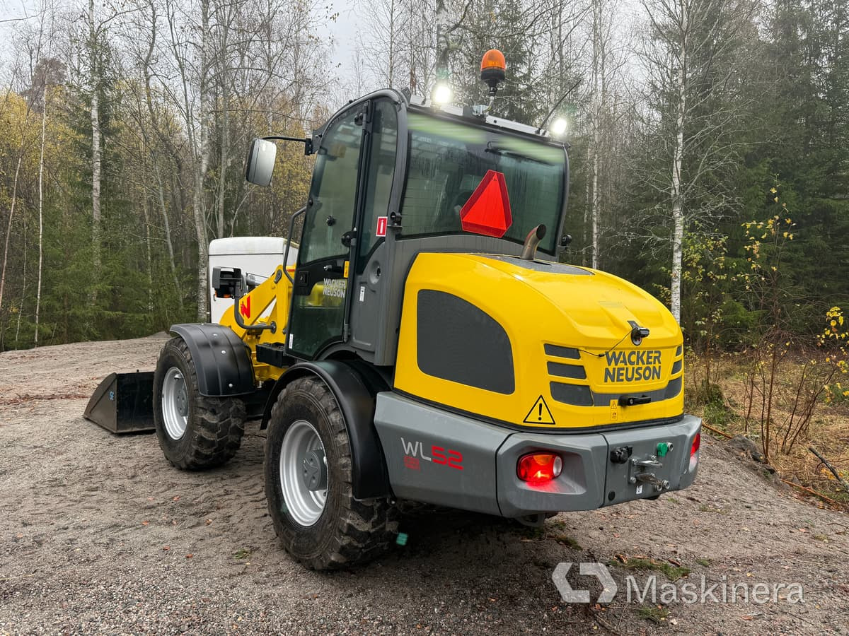 Wacker Neuson WL52 RL50 Hjullastare Wacker Neuson WL52 med Vagn och många redskap - Kolesový nakladač: obrázok 3 Wacker Neuson WL52 RL50 Hjullastare Wacker Neuson WL52 med Vagn och många redskap - Kolesový nakladač: obrázok 3