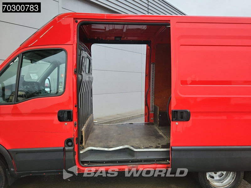 Iveco Daily 35C15 3.0L Luchtvering 2x Schuifdeur Dubbellucht L2H2 3,5t Trekhaak Cruise Parkeersensoren Euro6 L2 Trekhaak Cruise control - Furgon: obrázok 3 Iveco Daily 35C15 3.0L Luchtvering 2x Schuifdeur Dubbellucht L2H2 3,5t Trekhaak Cruise Parkeersensoren Euro6 L2 Trekhaak Cruise control - Furgon: obrázok 3