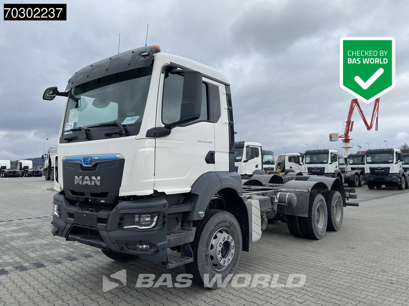 MAN TGS 33.400 6X4 NEW 6x4 chassis Big-Axle Manual Airco EURO 2 - Podvozek s kabinou: obrázok 1 MAN TGS 33.400 6X4 NEW 6x4 chassis Big-Axle Manual Airco EURO 2 - Podvozek s kabinou: obrázok 1