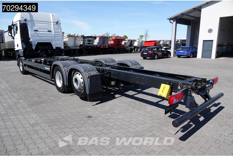 MAN TGX 26.520 TGX 6X2 Lift-Steering Axle Euro 6 - Podvozek s kabinou: obrázok 2 MAN TGX 26.520 TGX 6X2 Lift-Steering Axle Euro 6 - Podvozek s kabinou: obrázok 2
