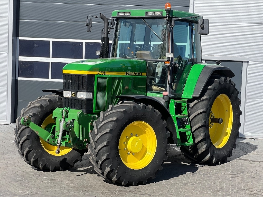 John Deere 7710 PQ - Traktor: obrázok 2 John Deere 7710 PQ - Traktor: obrázok 2