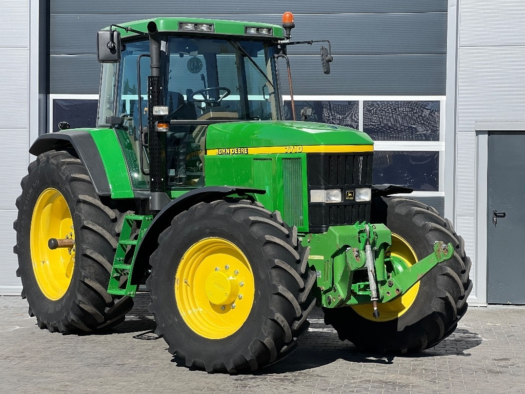 John Deere 7710 PQ - Traktor: obrázok 1 John Deere 7710 PQ - Traktor: obrázok 1