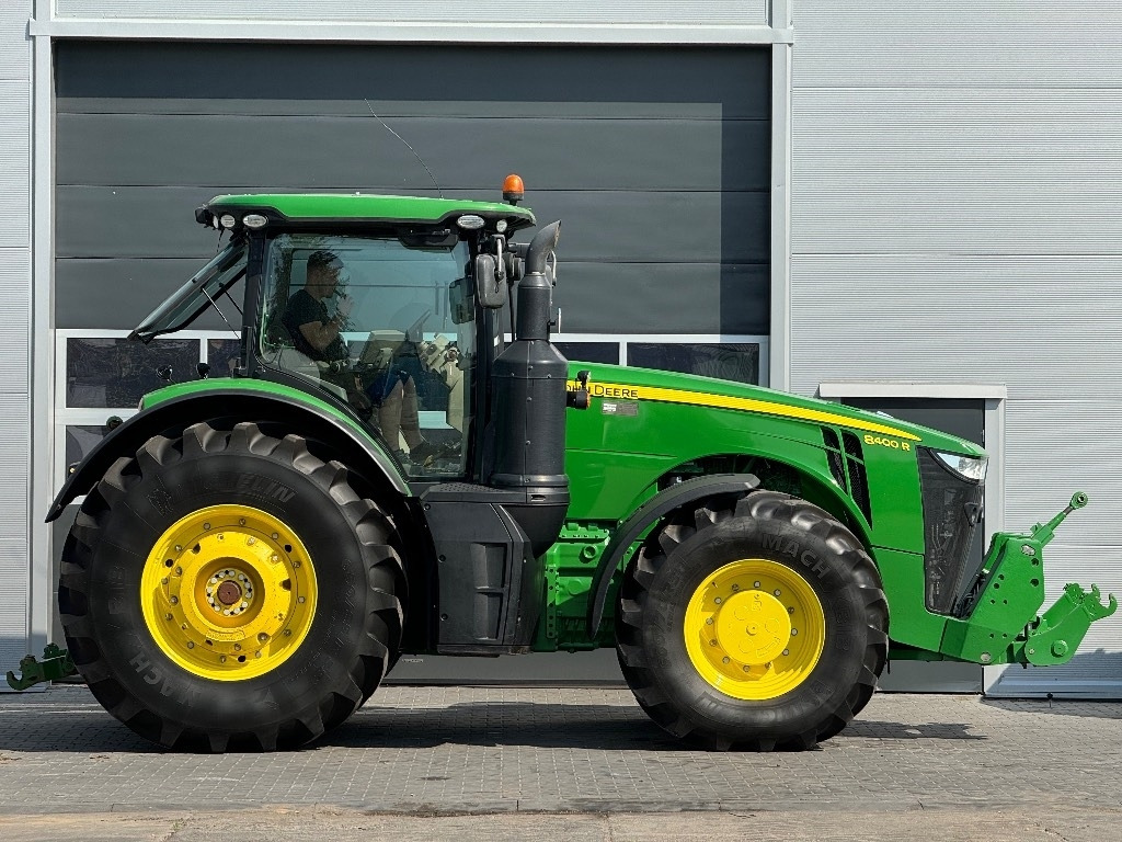 John Deere 8400 R - Traktor: obrázok 3 John Deere 8400 R - Traktor: obrázok 3