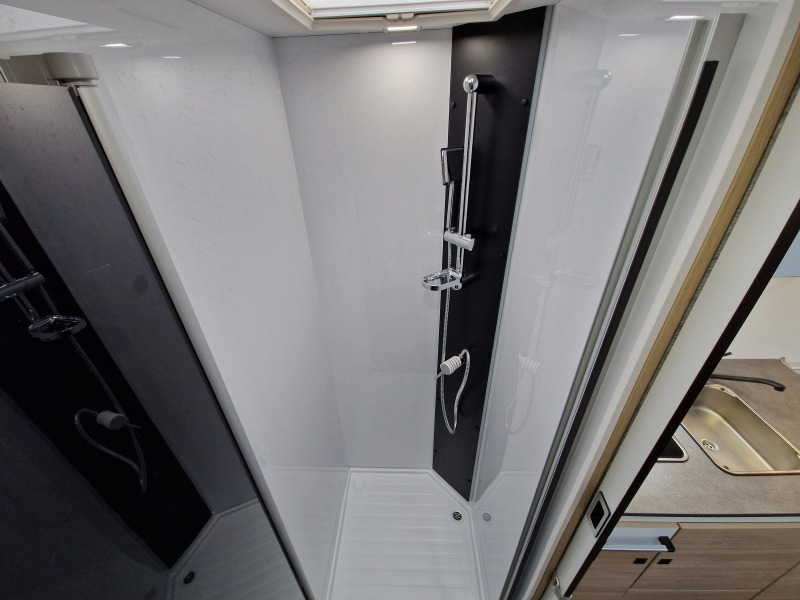 Chausson 640 First Line Ford - Polointegrované obytné auto: obrázok 4 Chausson 640 First Line Ford - Polointegrované obytné auto: obrázok 4