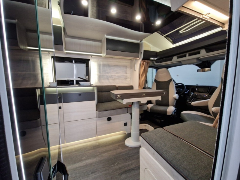 Chausson 788 Titanium Ultimate Ford M24 - Polointegrované obytné auto: obrázok 4 Chausson 788 Titanium Ultimate Ford M24 - Polointegrované obytné auto: obrázok 4