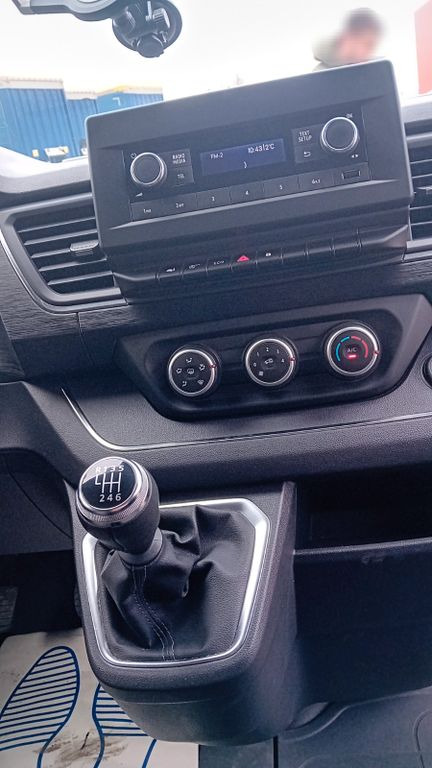 Minibus, Mikrobus Renault Trafic Combi L2H1 3,0t Life: obrázok 11 Minibus, Mikrobus Renault Trafic Combi L2H1 3,0t Life: obrázok 11