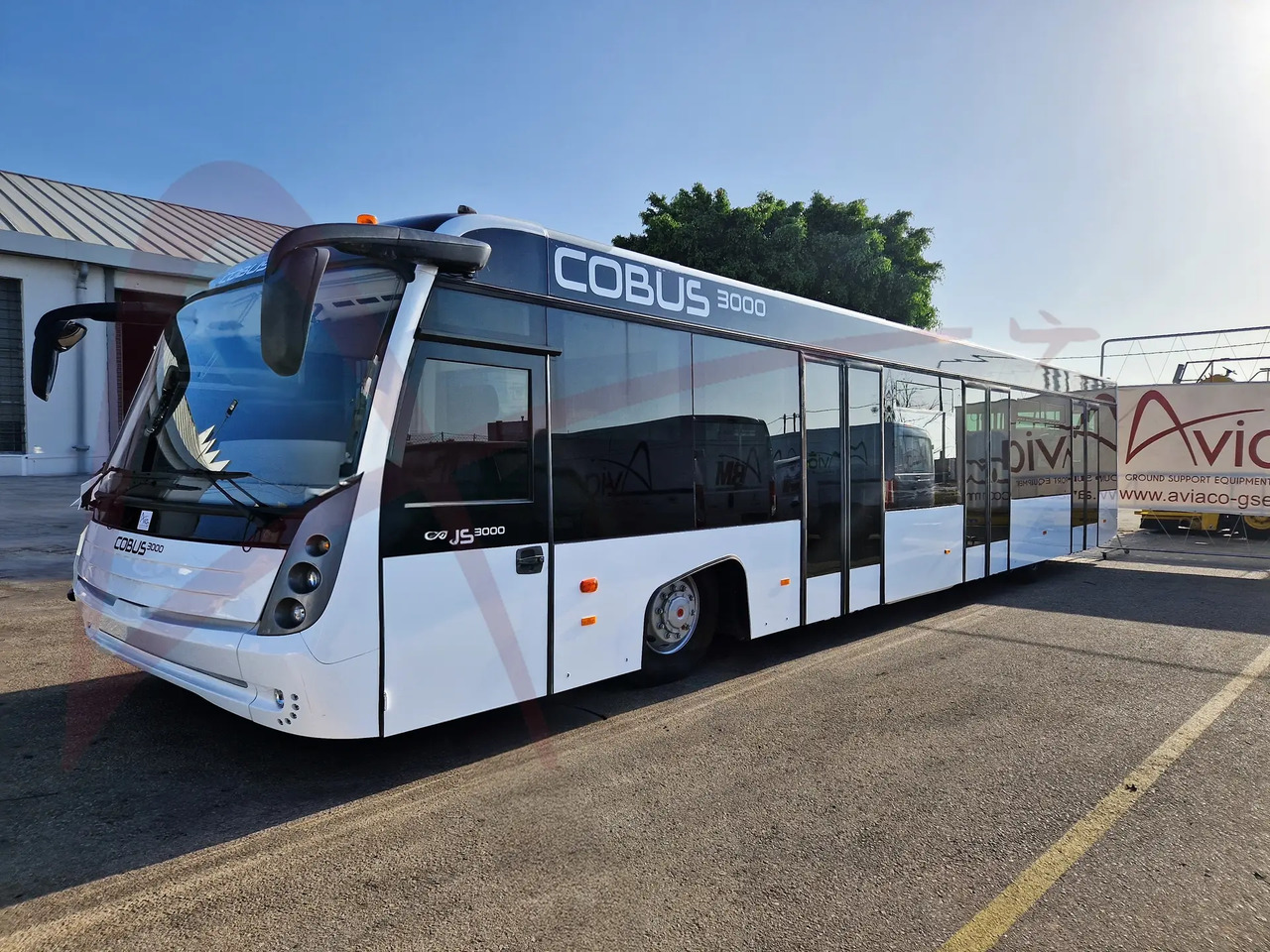 CONTRAC COBUS 3000 - Letiskový autobus: obrázok 1 CONTRAC COBUS 3000 - Letiskový autobus: obrázok 1