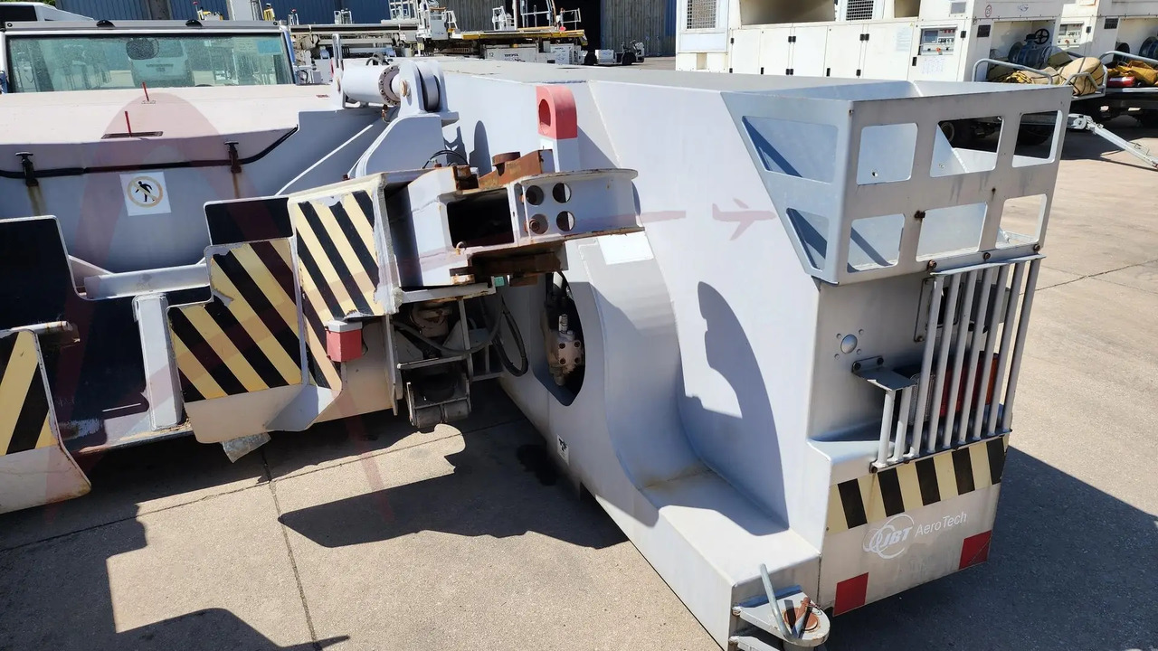JBT AEROTECH EXPEDITER 400 - Ťahač lietadiel: obrázok 4 JBT AEROTECH EXPEDITER 400 - Ťahač lietadiel: obrázok 4