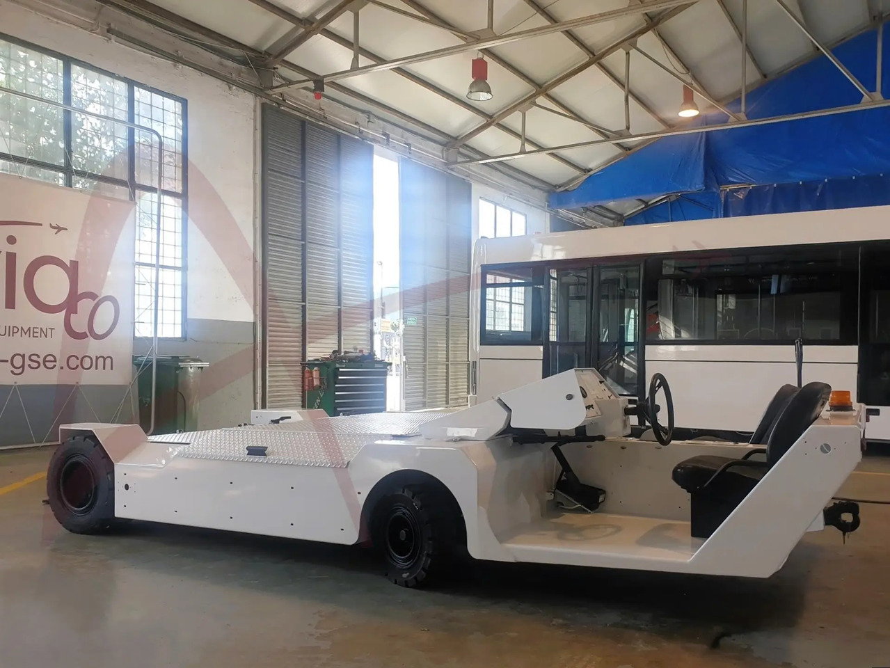 LEKTRO AP8950SD - Ťahač lietadiel: obrázok 1 LEKTRO AP8950SD - Ťahač lietadiel: obrázok 1