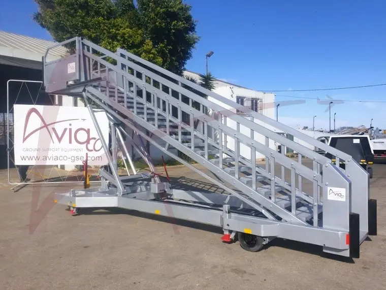 MASTER EQUIPMENT STR710-14 - Schody pre cestujúcich: obrázok 4 MASTER EQUIPMENT STR710-14 - Schody pre cestujúcich: obrázok 4