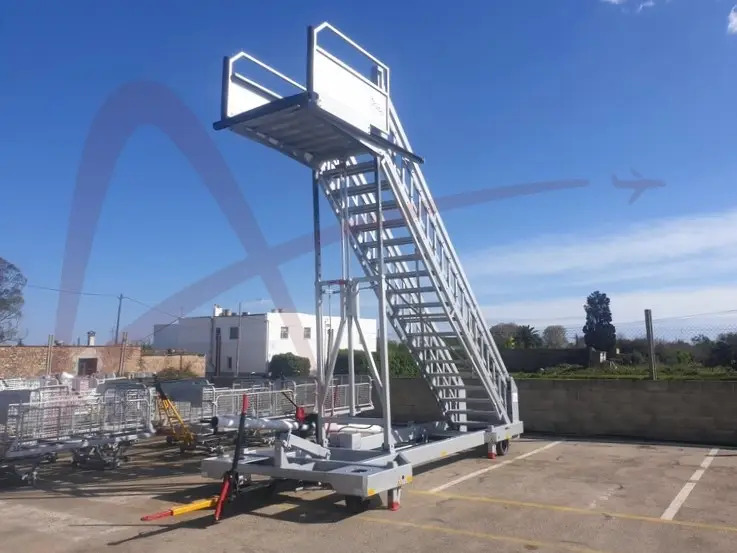 MASTER EQUIPMENT STR710-14 - Schody pre cestujúcich: obrázok 3 MASTER EQUIPMENT STR710-14 - Schody pre cestujúcich: obrázok 3