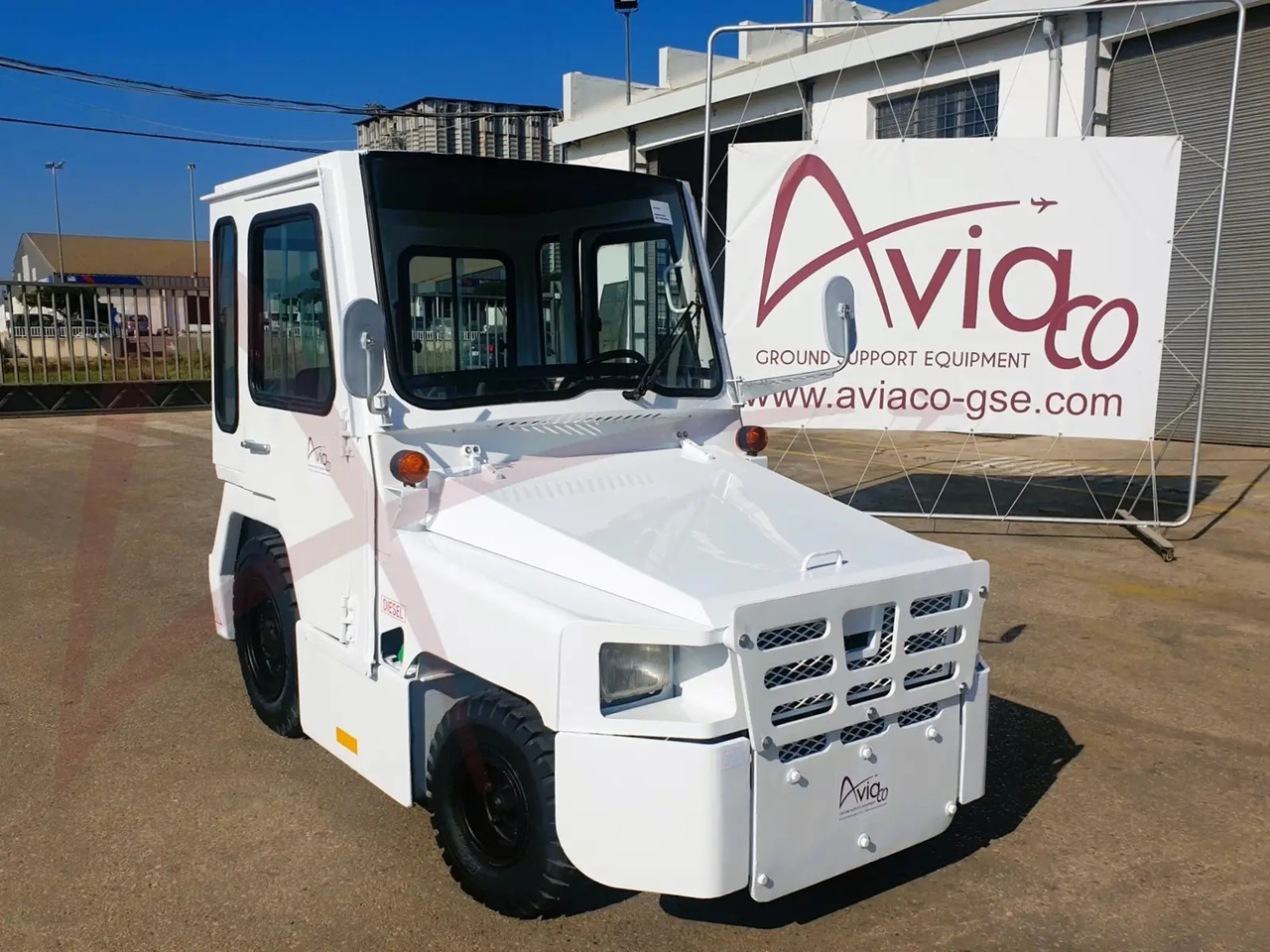 NISSAN FV02 - Batožinový traktor: obrázok 1 NISSAN FV02 - Batožinový traktor: obrázok 1
