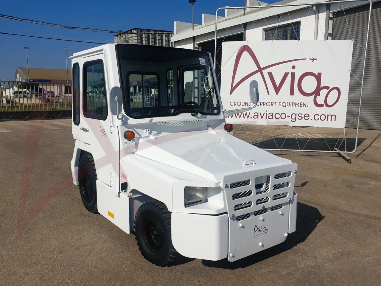 NISSAN FV02 - Batožinový traktor: obrázok 4 NISSAN FV02 - Batožinový traktor: obrázok 4
