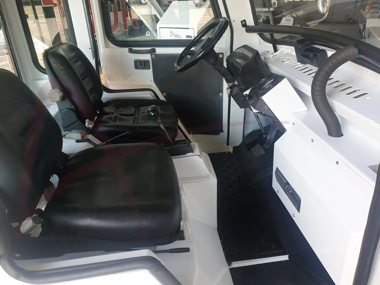 NISSAN FV02 - Batožinový traktor: obrázok 5 NISSAN FV02 - Batožinový traktor: obrázok 5