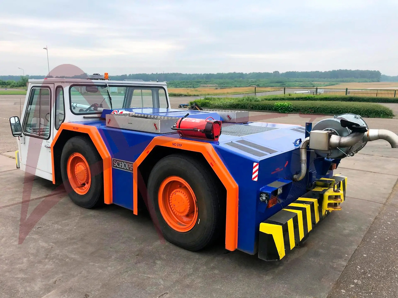 SCHOPF F106 - Ťahač lietadiel: obrázok 1 SCHOPF F106 - Ťahač lietadiel: obrázok 1