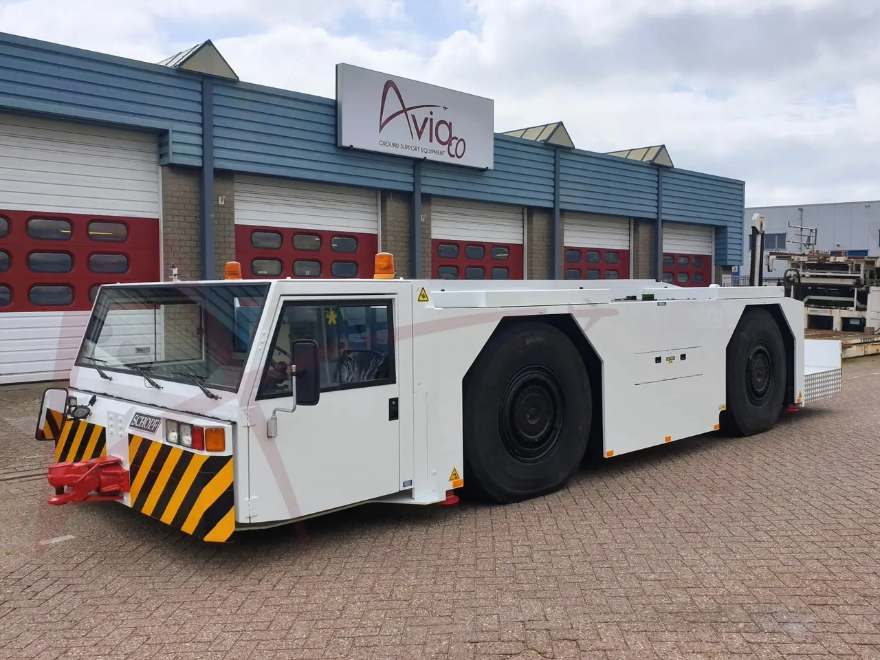 SCHOPF F396E - Ťahač lietadiel: obrázok 1 SCHOPF F396E - Ťahač lietadiel: obrázok 1