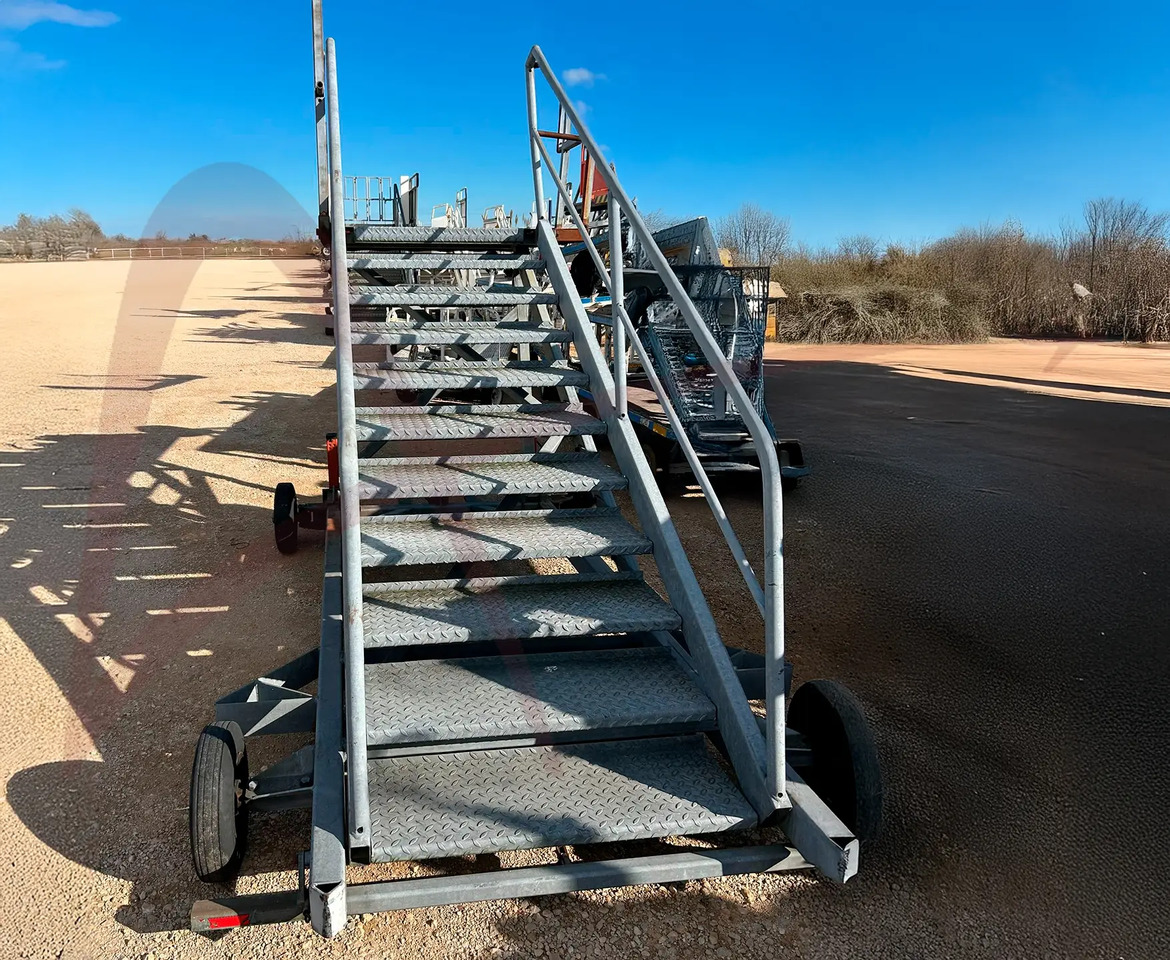 TCG CS-11 - Schody pre cestujúcich: obrázok 1 TCG CS-11 - Schody pre cestujúcich: obrázok 1