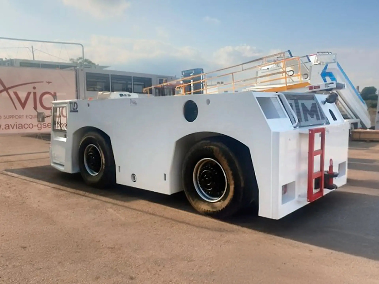 TLD TMX-400 - Ťahač lietadiel: obrázok 3 TLD TMX-400 - Ťahač lietadiel: obrázok 3