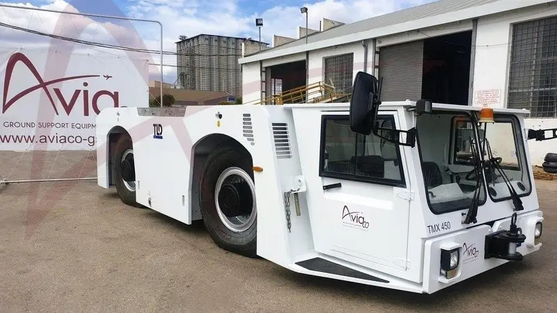 TLD TMX-450 - Ťahač lietadiel: obrázok 1 TLD TMX-450 - Ťahač lietadiel: obrázok 1