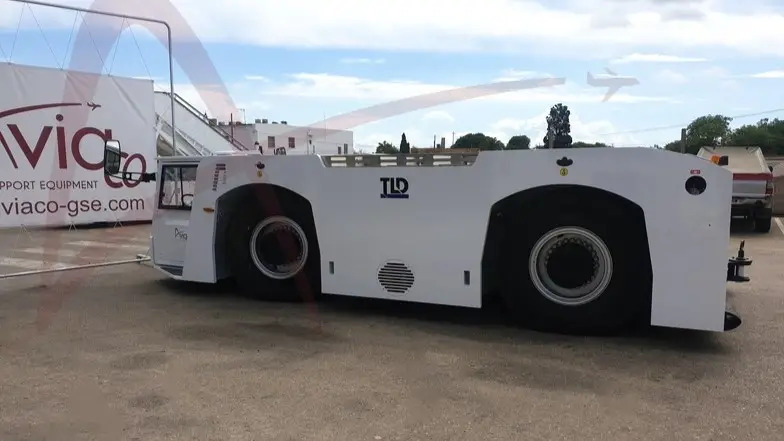 TLD TMX-450 - Ťahač lietadiel: obrázok 3 TLD TMX-450 - Ťahač lietadiel: obrázok 3