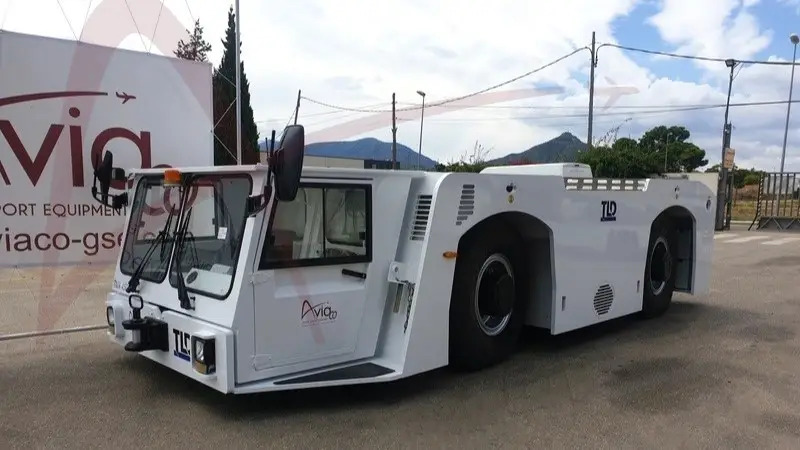 TLD TMX-450 - Ťahač lietadiel: obrázok 2 TLD TMX-450 - Ťahač lietadiel: obrázok 2