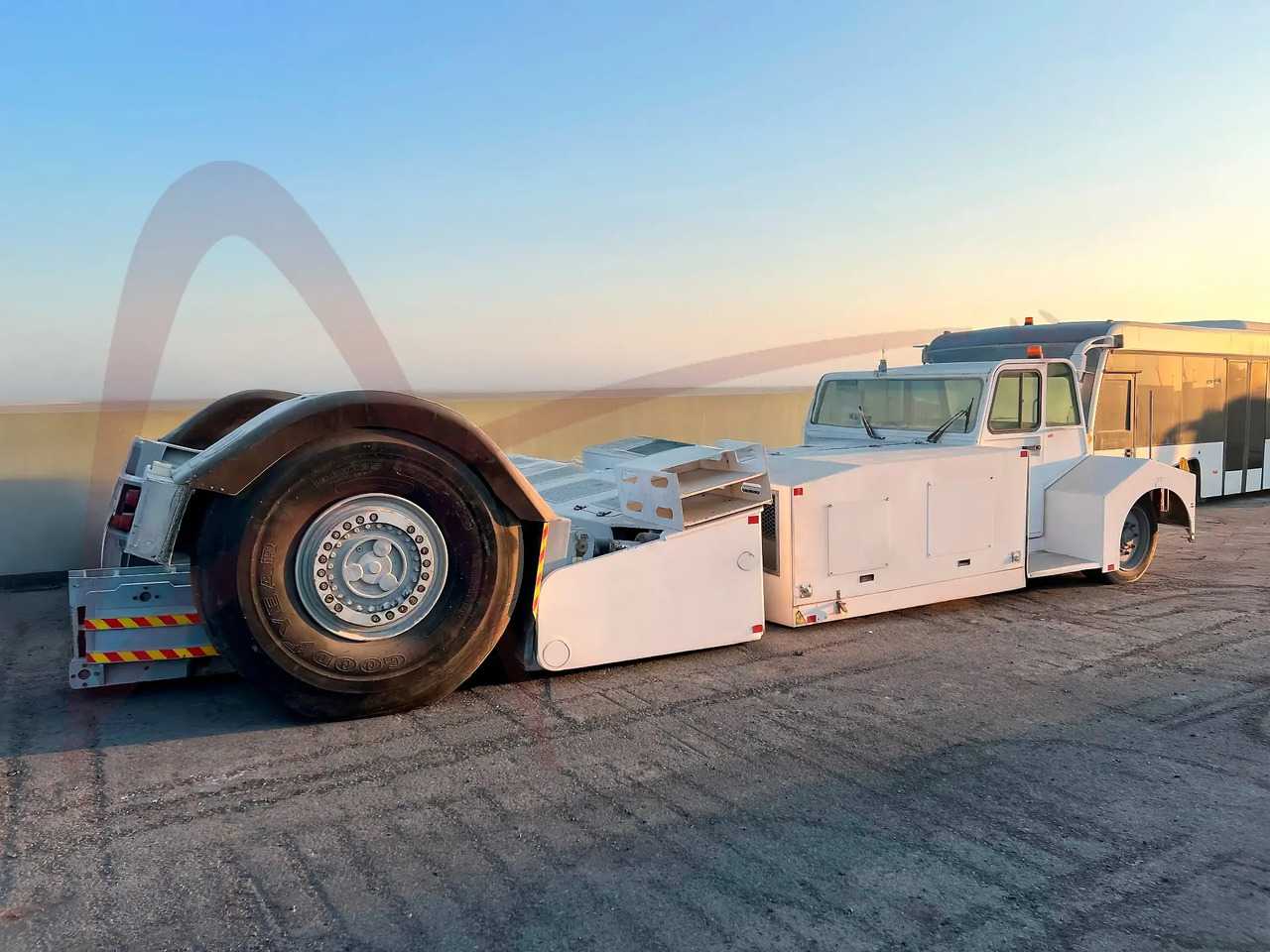 TLD TPX-500 - Ťahač lietadiel: obrázok 1 TLD TPX-500 - Ťahač lietadiel: obrázok 1