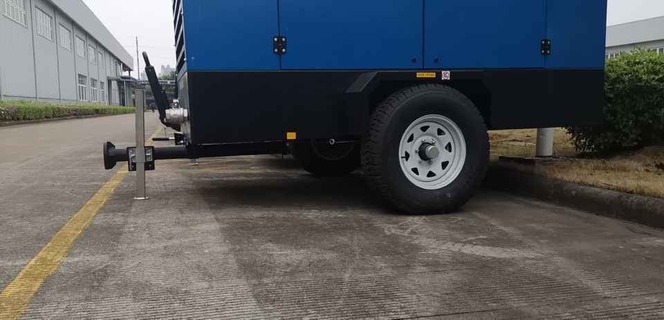 Nový Vzduchový kompresor Liutech 400-30  1412CFM 30Bar Portable Screw Diesel: obrázok 8