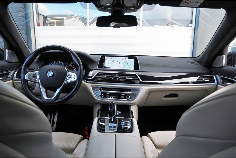 BMW 7 Serie 740Ld xDrive High Executive M-PAKKET/ MASSAGE/ PANO/ DEALER OND/ VOL! - Sedan: obrázok 2 BMW 7 Serie 740Ld xDrive High Executive M-PAKKET/ MASSAGE/ PANO/ DEALER OND/ VOL! - Sedan: obrázok 2