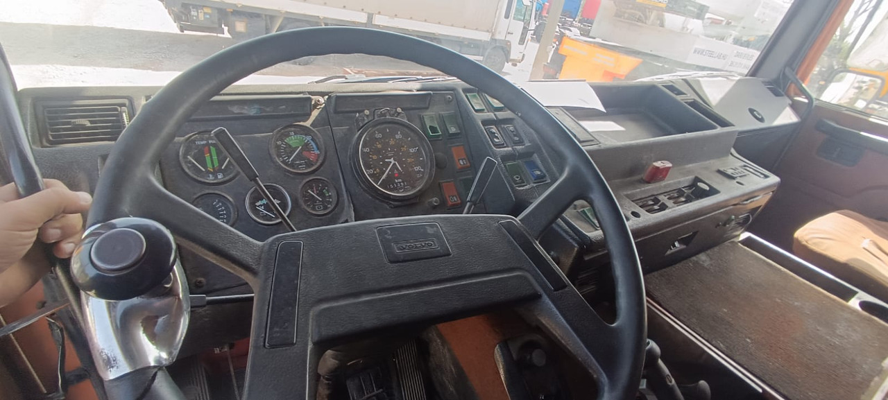 VOLVO F10 - Nákladné auto: obrázok 5 VOLVO F10 - Nákladné auto: obrázok 5