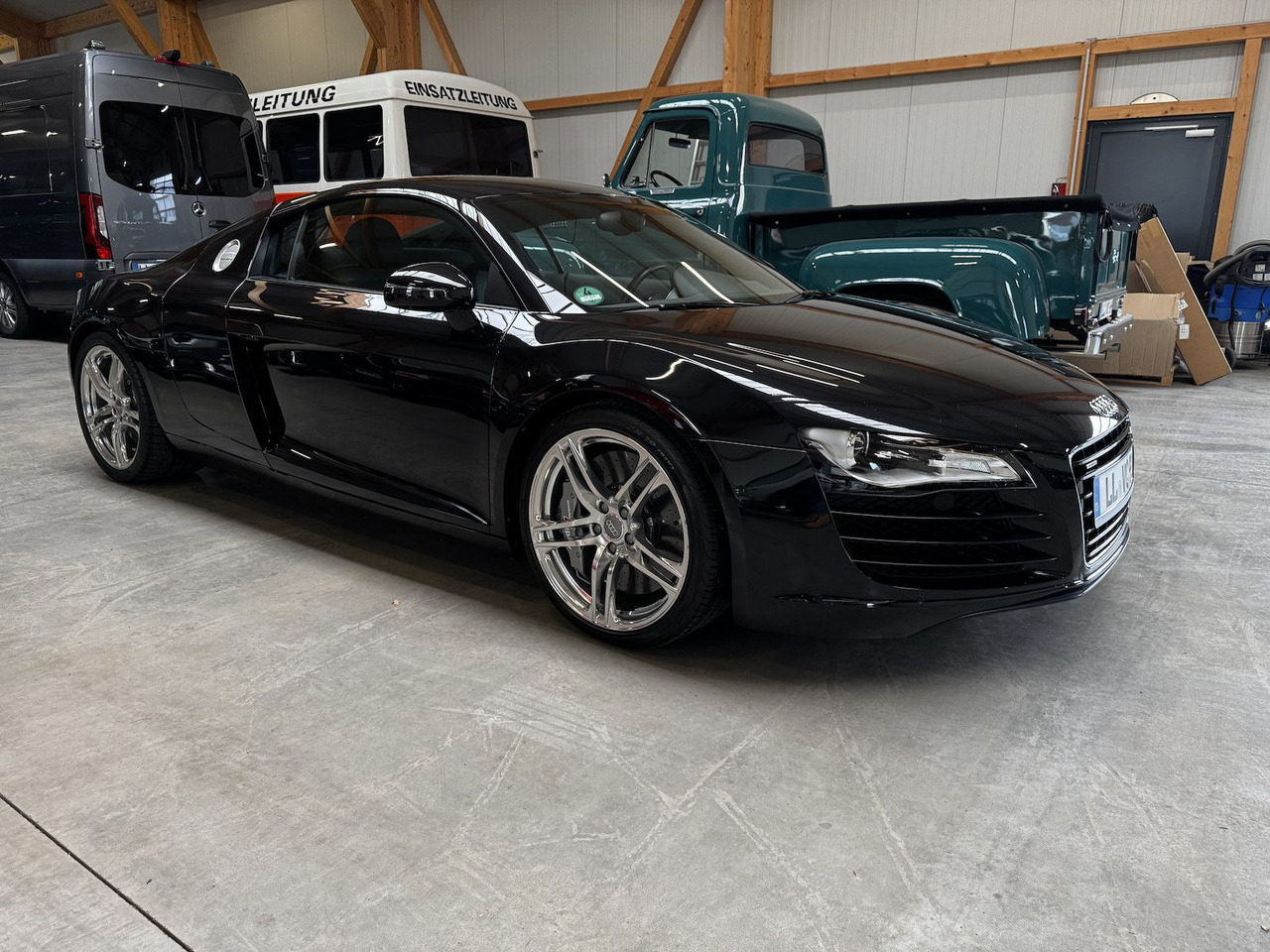 Audi R8 4.2 FSI V8 quattro Coupé - Automobil: obrázok 4 Audi R8 4.2 FSI V8 quattro Coupé - Automobil: obrázok 4