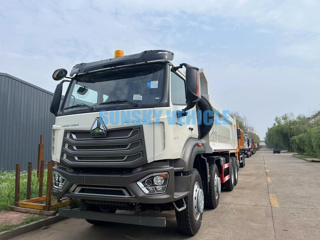 HOWO 8X4 dump truck - Sklápač: obrázok 3 HOWO 8X4 dump truck - Sklápač: obrázok 3